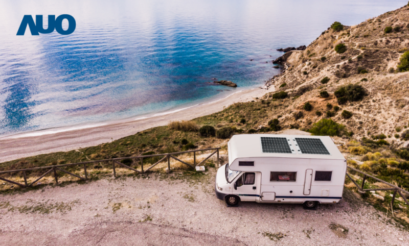 「可撓輕量化太陽光電板SunCurva」使用輕量特殊耐候型複合板取代傳統太陽能板的玻璃前板，不僅降低70%重量，每米平方僅3Kg；具有抗衝擊性能及通過電磁相容性測試，可應用於交通運輸工具，如露營車、遊艇等